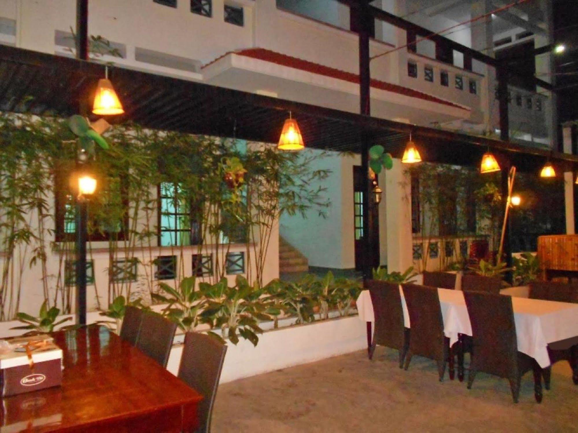 Oyo 381 Tuyet Mai Hotel Nha Trang Dış mekan fotoğraf