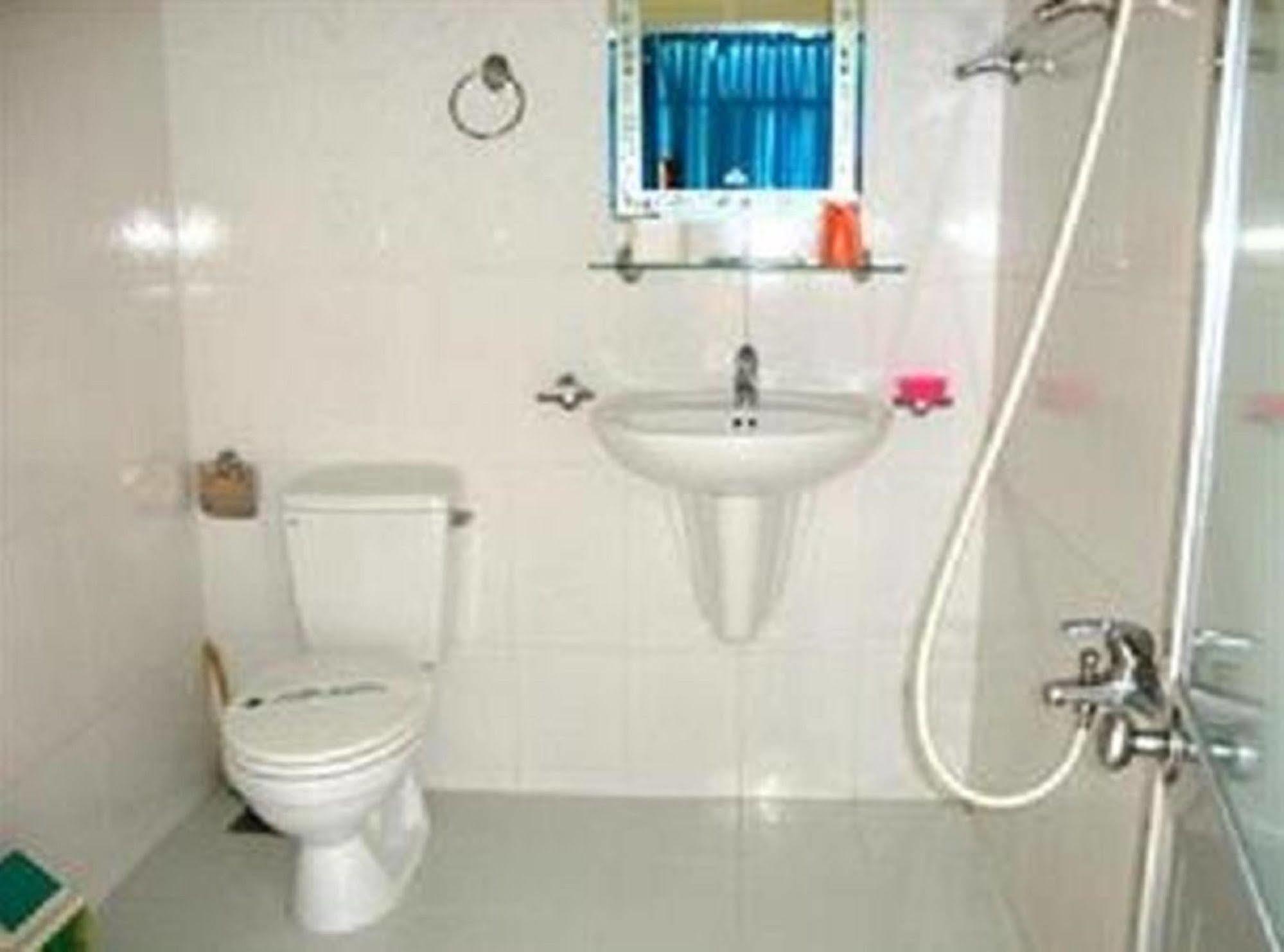 Oyo 381 Tuyet Mai Hotel Nha Trang Dış mekan fotoğraf