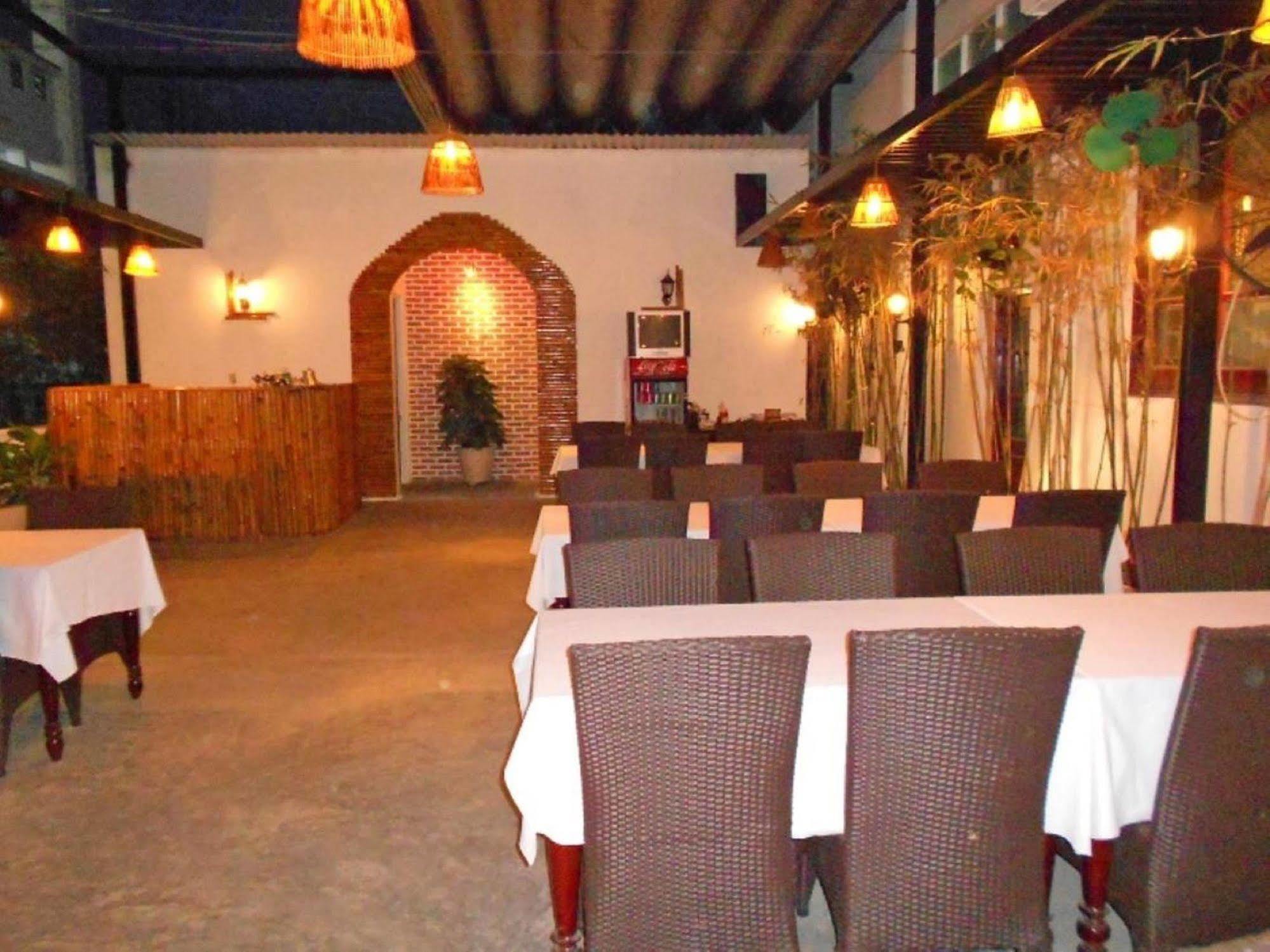 Oyo 381 Tuyet Mai Hotel Nha Trang Dış mekan fotoğraf
